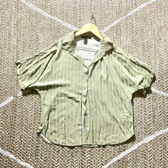 ☀️Forever 21 Spread Collar Short Sleeve Stripe Shirt Olive/Cream Size Small - Picture 3 of 5